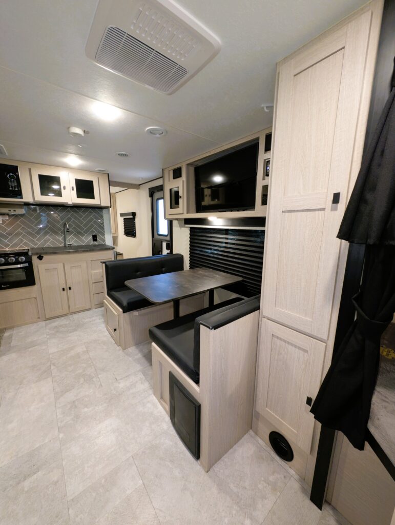 2023 APEX ULTRA-LITE ~ $29,750