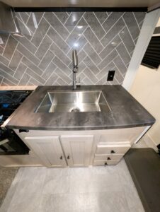 2023 APEX ULTRA-LITE ~ $29,750