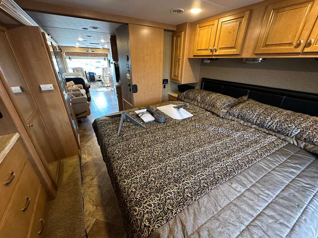 2016 THOR MOTOR COACH MIRAMAR 34.2 – $57,900