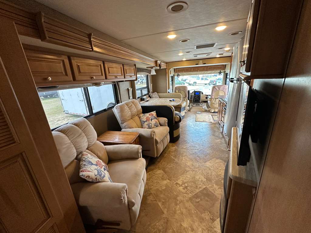 2016 THOR MOTOR COACH MIRAMAR 34.2 – $57,900