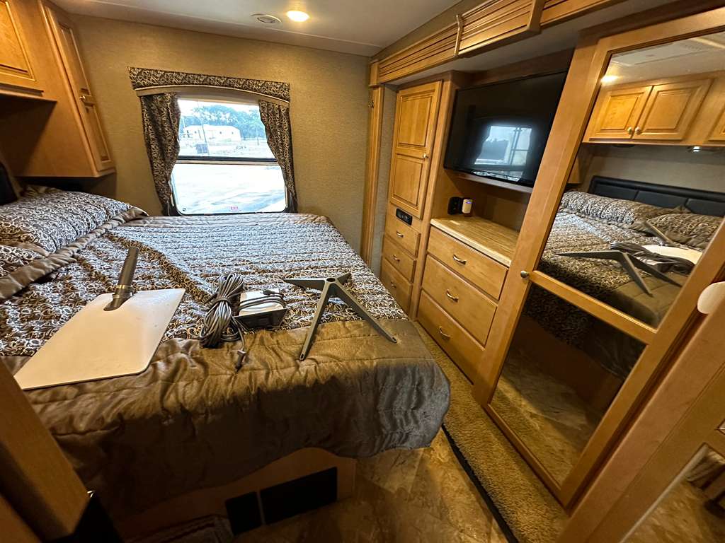 2016 THOR MOTOR COACH MIRAMAR 34.2 – $57,900