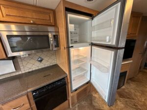 2016 THOR MOTOR COACH MIRAMAR 34.2 – $57,900