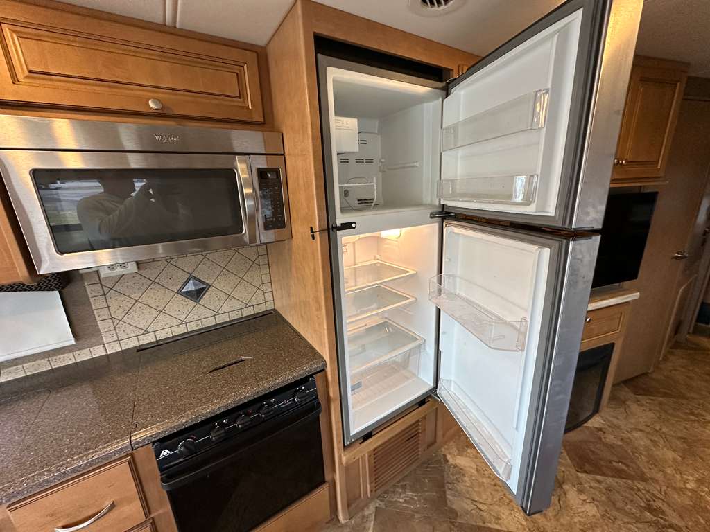 2016 THOR MOTOR COACH MIRAMAR 34.2 – $57,900