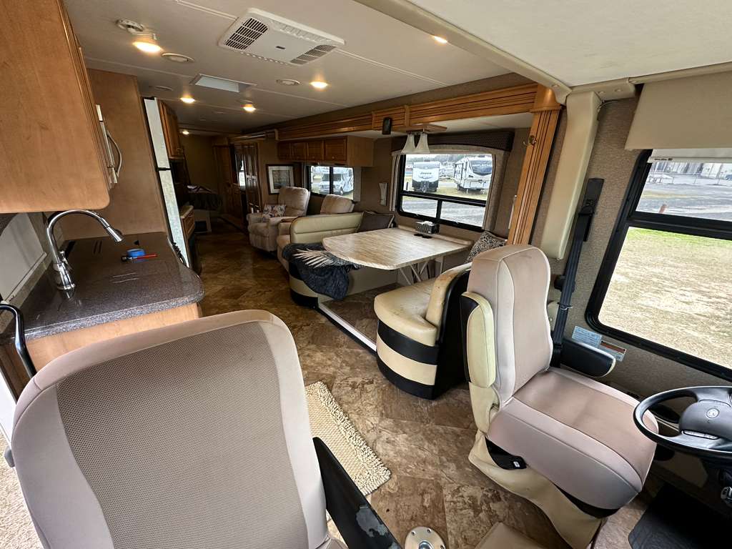 2016 THOR MOTOR COACH MIRAMAR 34.2 – $57,900