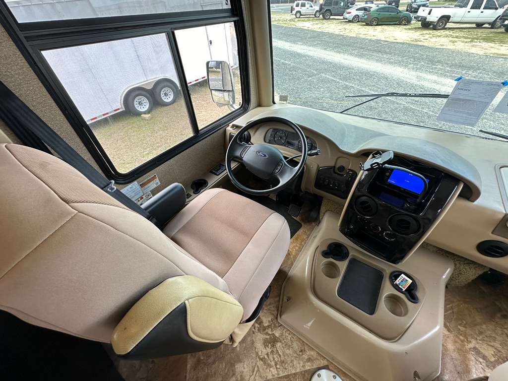 2016 THOR MOTOR COACH MIRAMAR 34.2 – $57,900