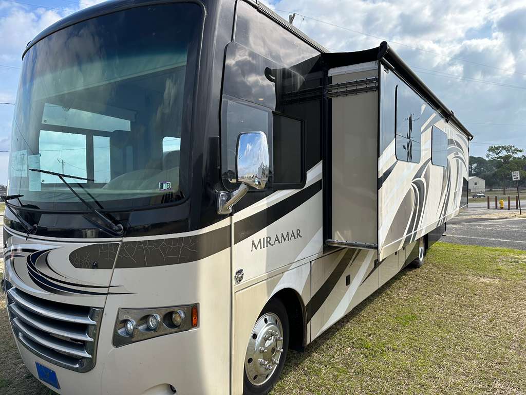 2016 THOR MOTOR COACH MIRAMAR 34.2 – $57,900