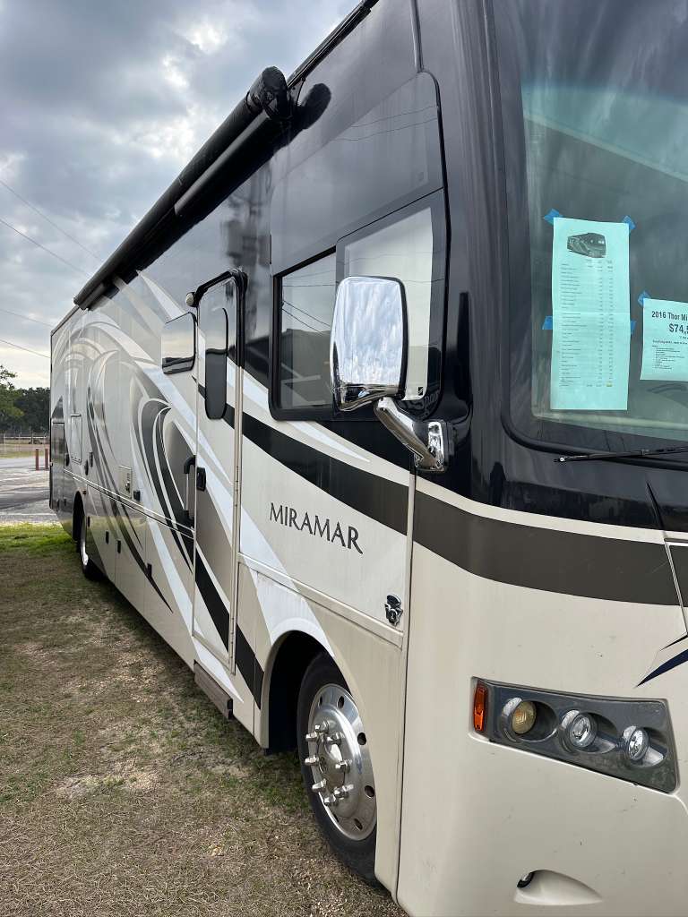 2016 THOR MOTOR COACH MIRAMAR 34.2 – $57,900