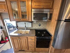 2016 THOR MOTOR COACH MIRAMAR 34.2 – $57,900