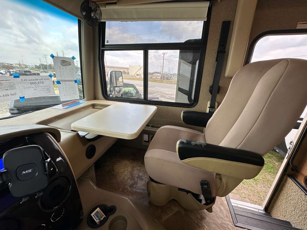 2016 THOR MOTOR COACH MIRAMAR 34.2 – $57,900