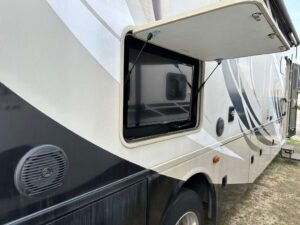 2016 THOR MOTOR COACH MIRAMAR 34.2 – $57,900