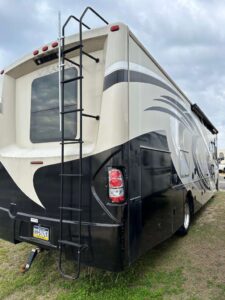 2016 THOR MOTOR COACH MIRAMAR 34.2 – $57,900