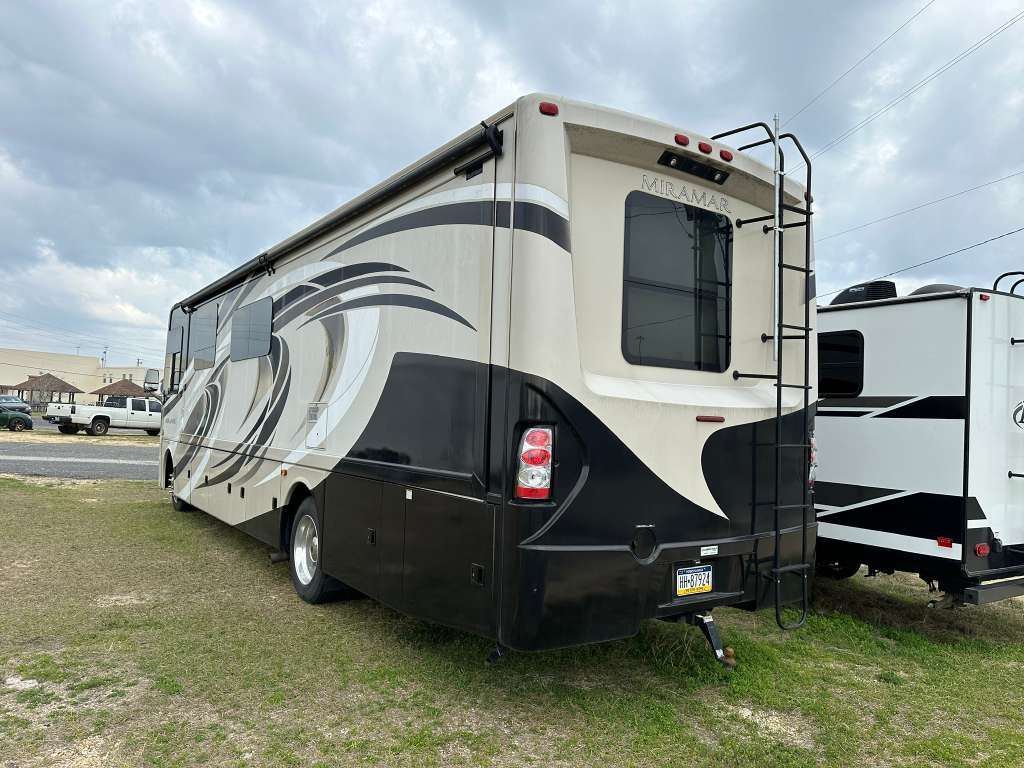 2016 THOR MOTOR COACH MIRAMAR 34.2 – $57,900