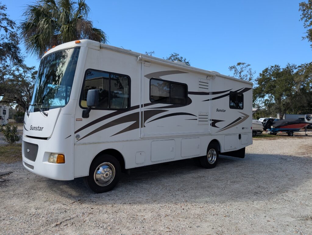 2013 ITASCA SUNSTAR 26HE – $20,000