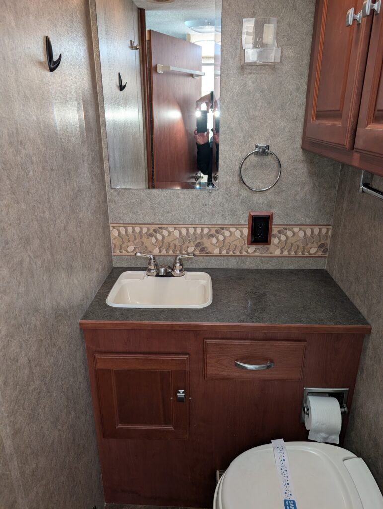 2013 ITASCA SUNSTAR 26HE – $20,000