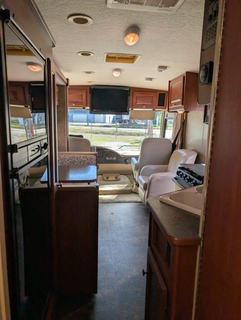 2013 ITASCA SUNSTAR 26HE – $20,000