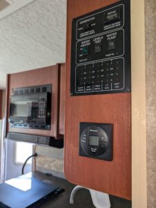 2013 ITASCA SUNSTAR 26HE – $20,000