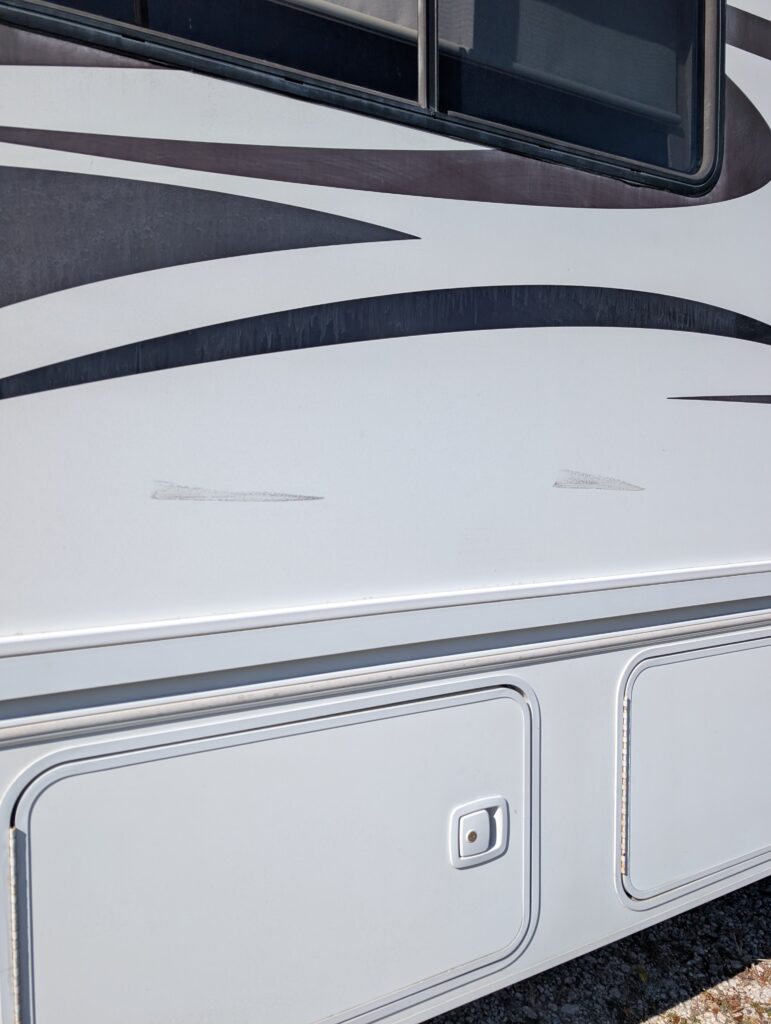 2013 ITASCA SUNSTAR 26HE – $20,000