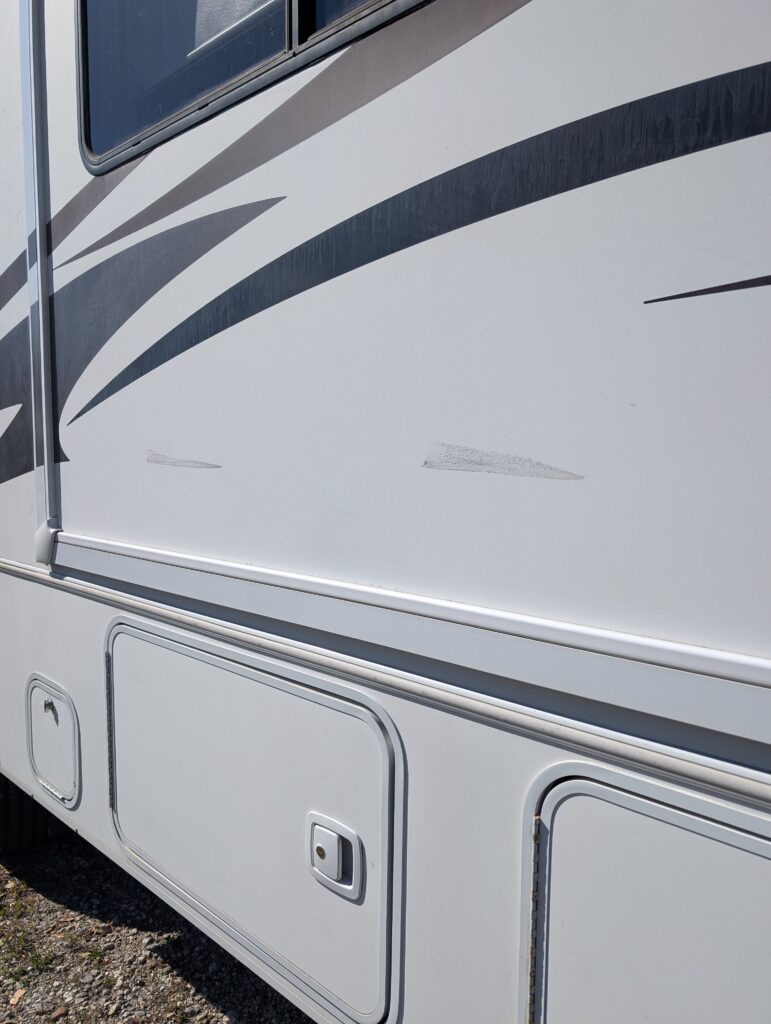 2013 ITASCA SUNSTAR 26HE – $20,000