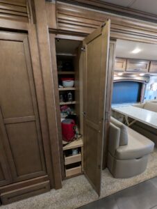 2020 Newmar Ventana 4002 – $235,000