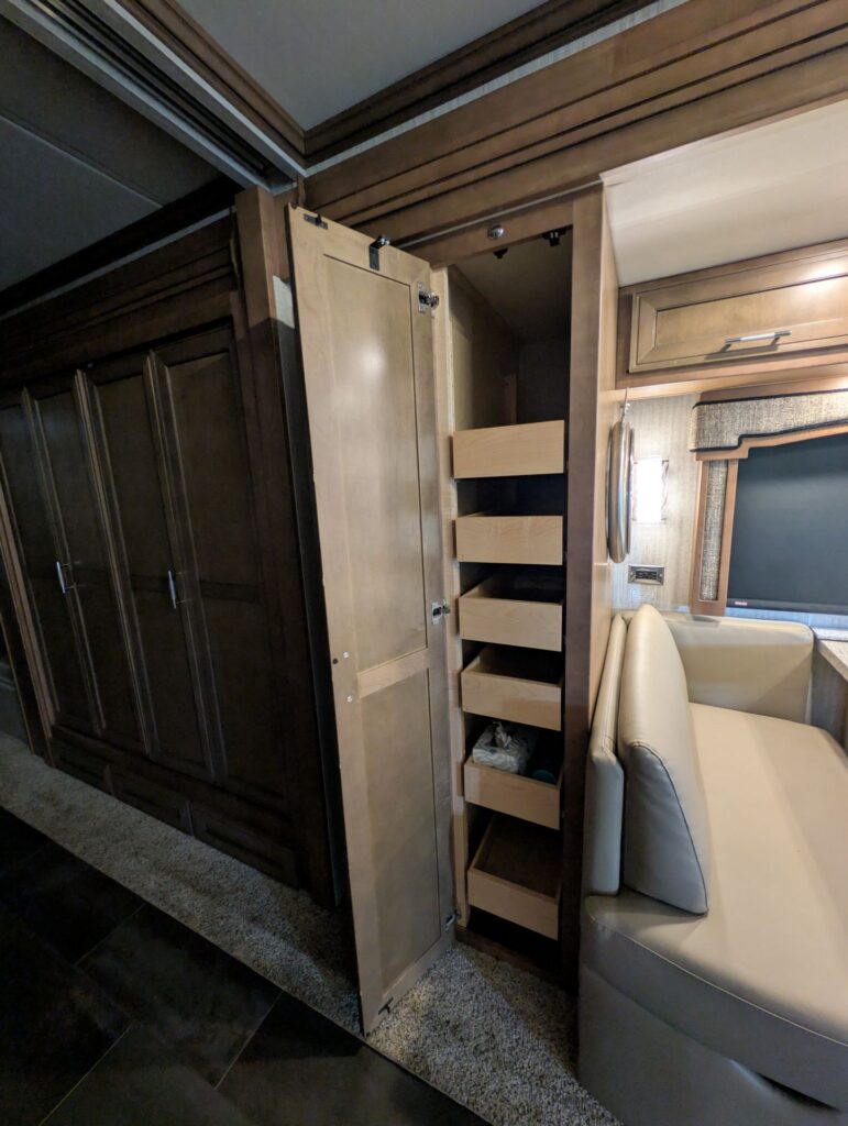 2020 Newmar Ventana 4002 – $235,000
