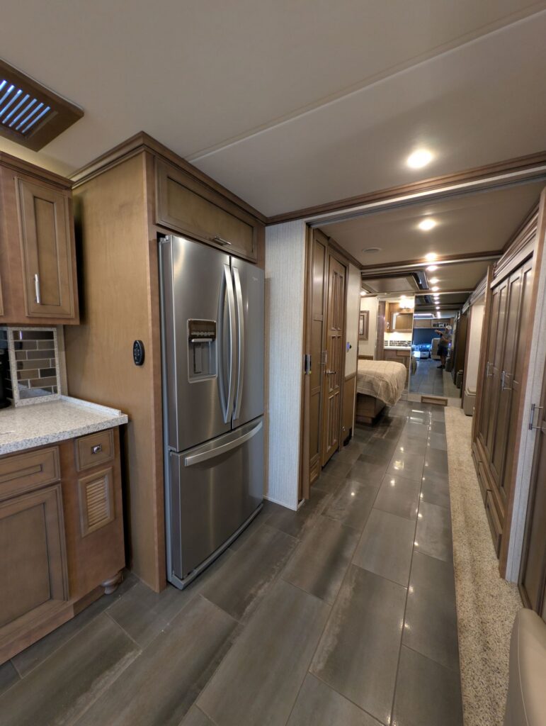 2020 Newmar Ventana 4002 – $235,000