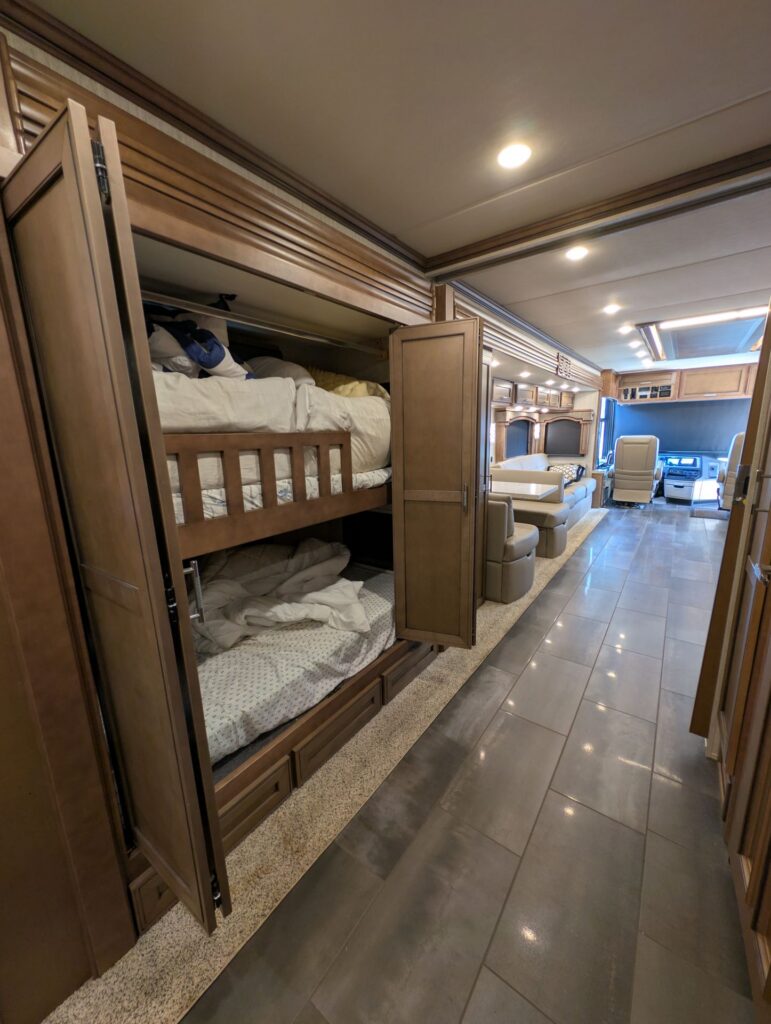 2020 Newmar Ventana 4002 – $235,000