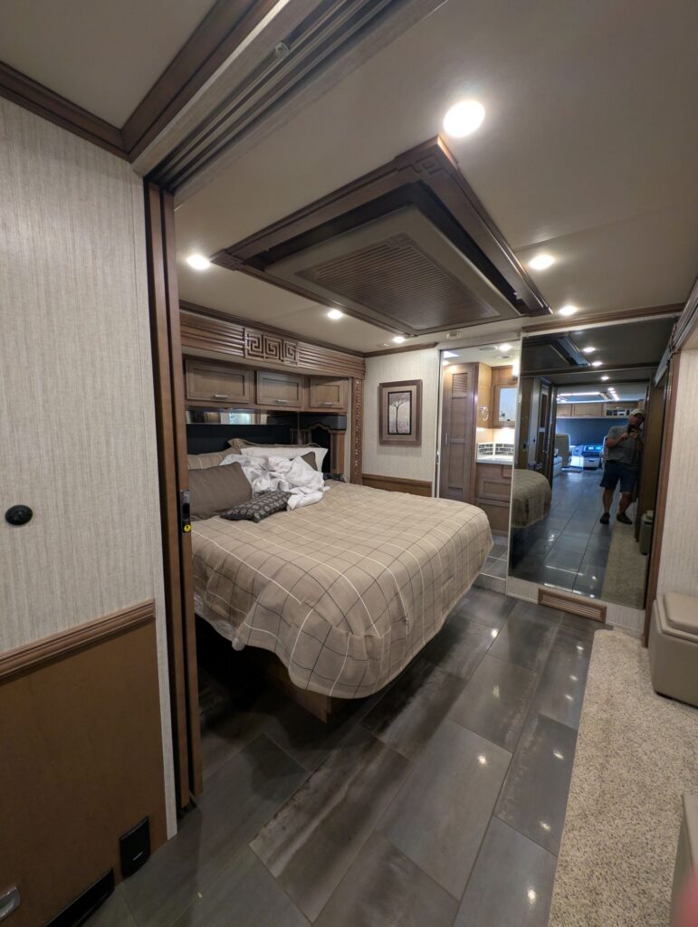 2020 Newmar Ventana 4002 – $235,000