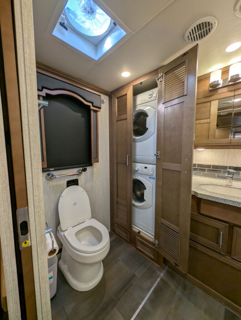 2020 Newmar Ventana 4002 – $235,000