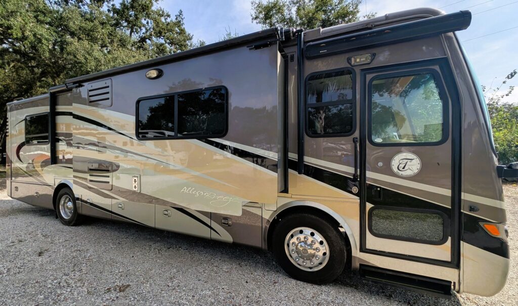 2013 Tiffin Allegro Breeze 32BR diesel pusher for sale – exterior front three quarter