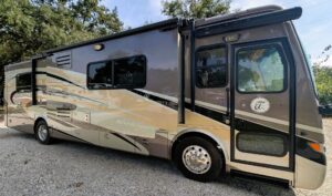 2013 Tiffin Allegro Breeze 32BR diesel pusher for sale – exterior front three quarter
