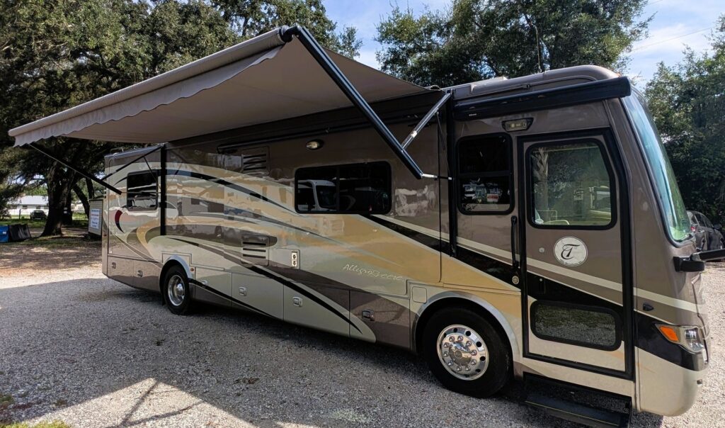 2013 Tiffin Allegro Breeze 32BR diesel pusher for sale – exterior awning out
