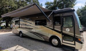 2013 Tiffin Allegro Breeze 32BR diesel pusher for sale – exterior awning out