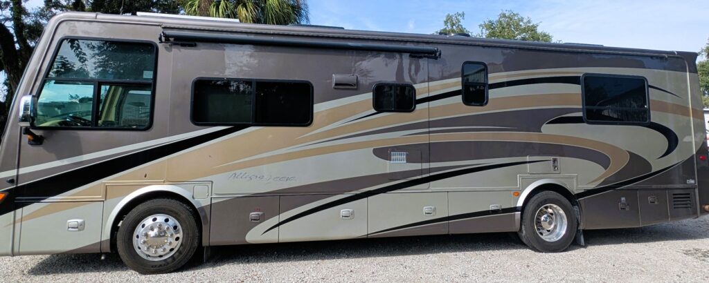 2013 Tiffin Allegro Breeze 32BR diesel pusher for sale – exterior driver side