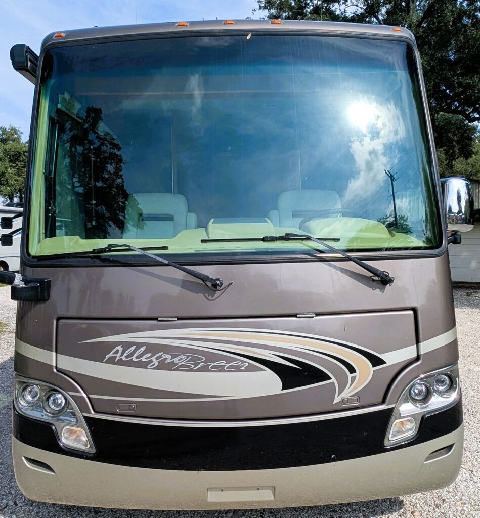 2013 Tiffin Allegro Breeze 32BR diesel pusher for sale – exterior front