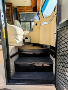 2013 Tiffin Allegro Breeze 32BR diesel pusher for sale – entry steps