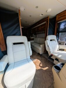 2013 Tiffin Allegro Breeze 32BR diesel pusher for sale – cockpit captains chairs