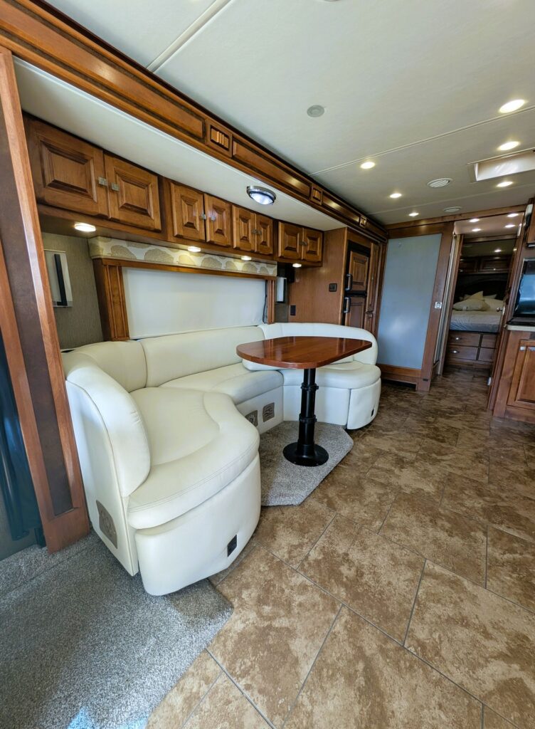 2013 Tiffin Allegro Breeze 32BR diesel pusher for sale – dinette