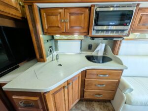 2013 Tiffin Allegro Breeze 32BR diesel pusher for sale – kitchen counter
