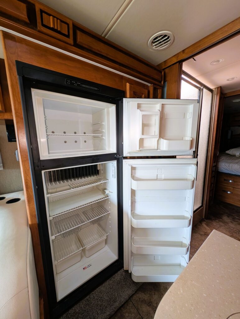 2013 Tiffin Allegro Breeze 32BR diesel pusher for sale – refrigerator