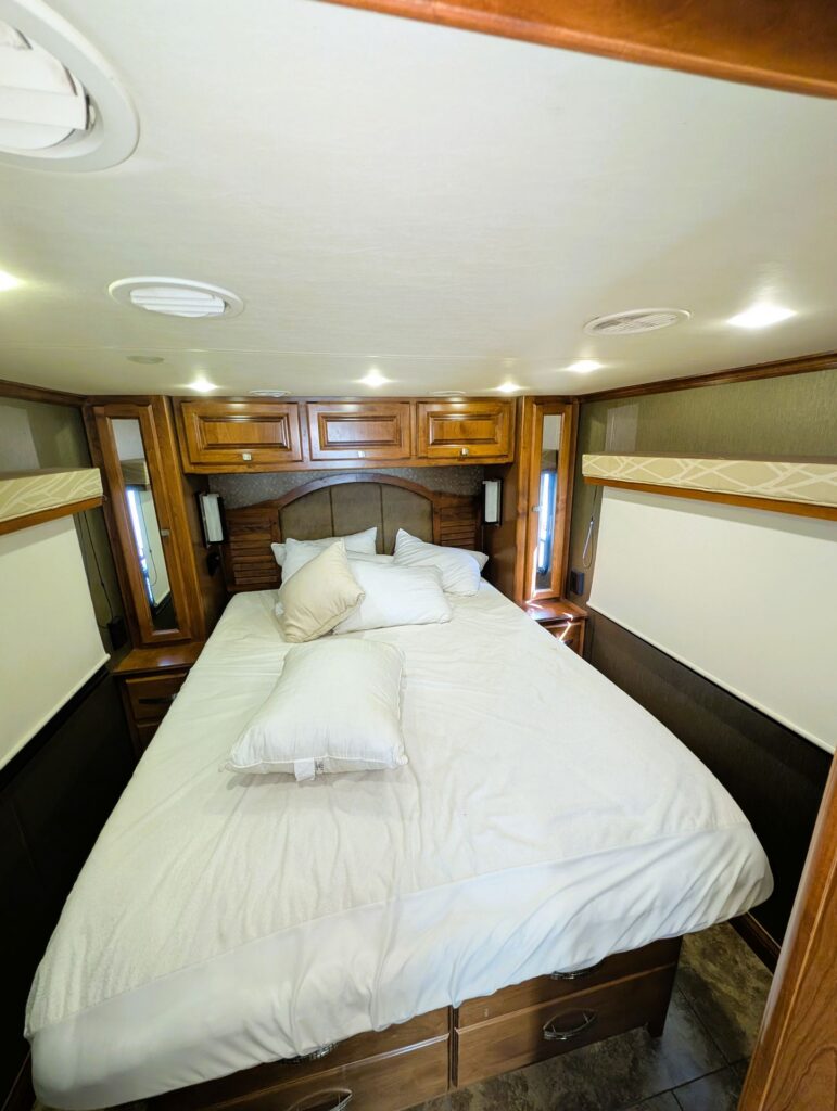 2013 Tiffin Allegro Breeze 32BR diesel pusher for sale – rear queen bedroom