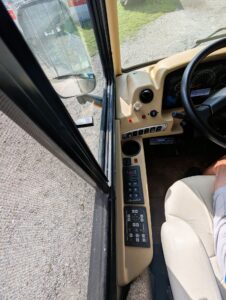 2013 Tiffin Allegro Breeze 32BR diesel pusher for sale – dash hwh leveling
